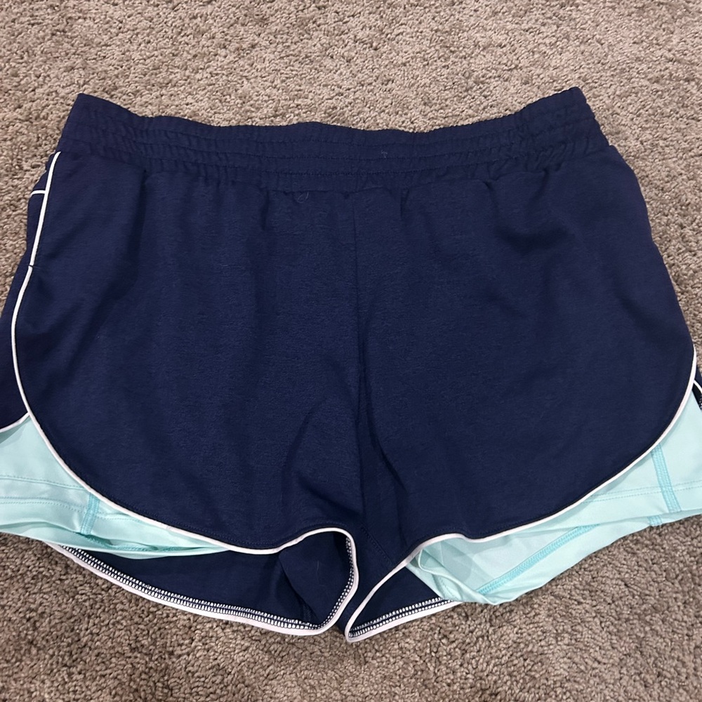 brooks women’s running shorts with built in pockets and key pocket, size L